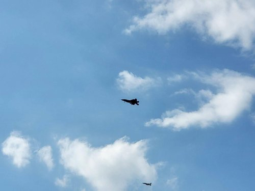 KF-21 보라매 시제기 1호기가 19일 오후 3시40분께 경남 사천 공군 제 3훈련비행단 활주로에서 이륙한 이후 첫 시험비행을 하고 있다. //연합뉴스·독자 제공