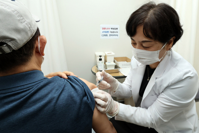 '노바백스 백신, 성인에 접종하라'…美 자문기구 권고