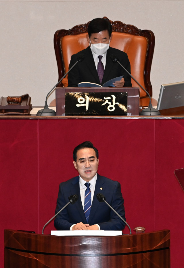 [속보]박홍근 '현재 병력 규모 유지 불가··선택적 모병제 도입 검토'