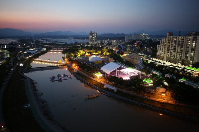 지난 2019년 성밖숲에서 개최된 생명문화축제 야경