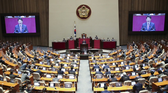 권성동 국민의힘 당 대표 직무대행 겸 원내대표가 21일 서울 여의도 국회에서 열린 본회의에서 교섭단체 대표연설을 하고 있다. / 연합뉴스