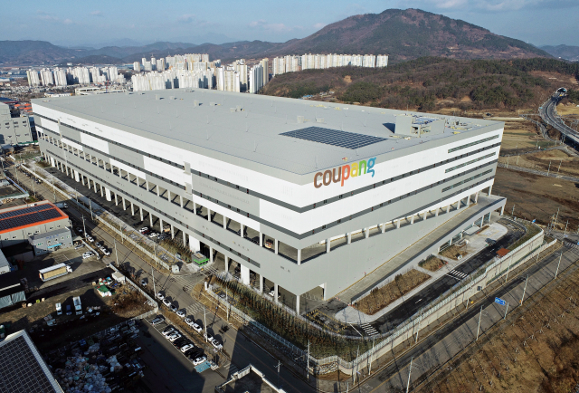 대구광역시 달성군 대구국가산업단지에 준공된 쿠팡의 대구 첨단물류센터(대구FC) 전경. 대구FC는 축구장 46개와 맞먹는 초대형 메가 풀필먼트센터로, 단일 물류시설로는 국내 최대 규모다./사진 제공=쿠팡