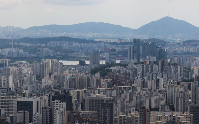 서울 남산에서 바라본 시내 아파트의 모습. 연합뉴스