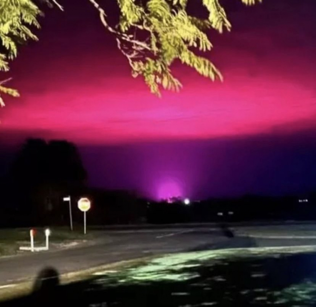 호주 빅토리아주 밀두라 상공에 나타난 붉은 빛. 인스타그램 캡처