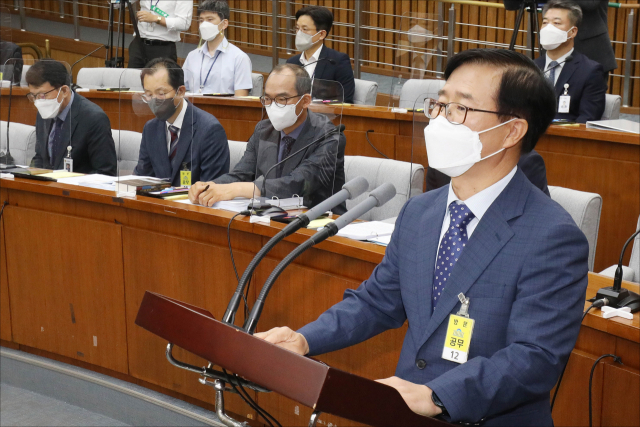 남래진 중앙선거관리위원 후보자가 25일 오전 서울 여의도 국회에서 열린 인사청문회에서 모두발언을 하고 있다. 성형주 기자