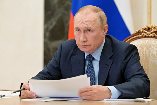 블라디미르 푸틴 러시아 대통령이 25일(현지 시간) 크렘린궁에서 정부 회의를 주재하고 있다. 로이터연합뉴스