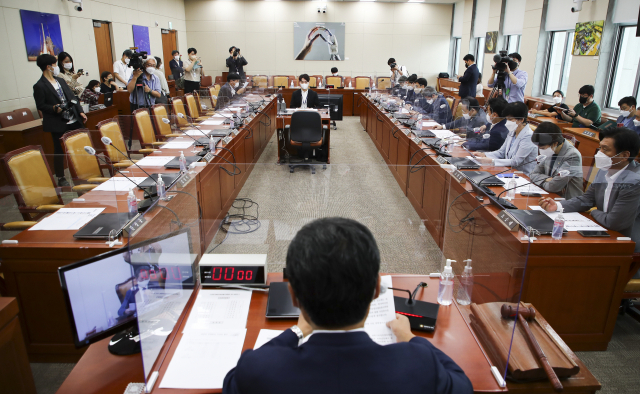 27일 국회에서 과학기술정보방송통신위원회 전체회의가 국민의힘 의원들이 불참한 가운데 열렸다. 성형주 기자