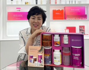 박상아 시더스롱제비티 대표가 롱제비티의 제품들을 소개하고 있다. 사진 제공=시더스그룹