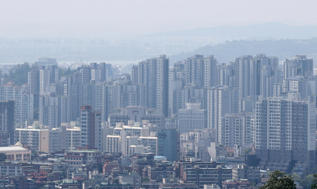 서울 남산에서 바라본 아파트. 연합뉴스