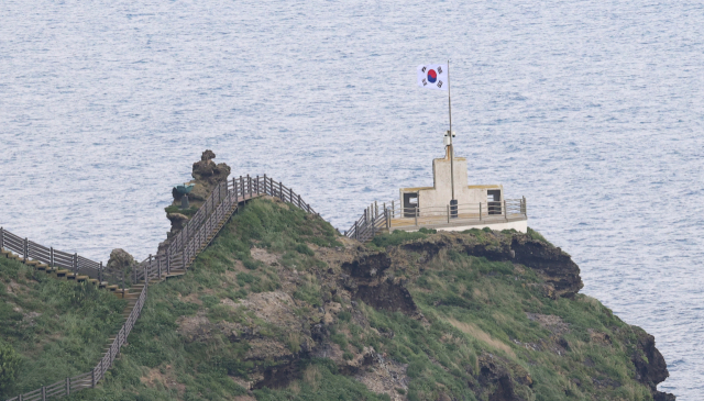 태극기가 휘날리는 독도의 모습/연합뉴스