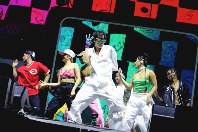 지난달 31일 미국 최대 규모 음악 페스티벌 '롤라팔루자' 무대에 선 BTS 제이홉. 사진 제공=빅히트 뮤직