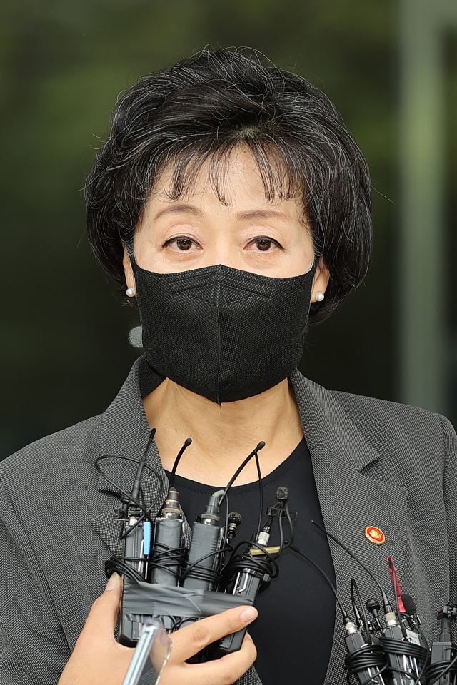 부랴부랴 수습에 나선 박순애  '사회적 합의 도출과정 거칠것'