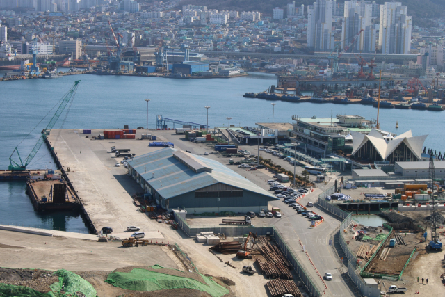 오는 9월 부산비엔날레가 열릴 예정인 부산항 제1부두 창고 전경. /사진제공=부산비엔날레