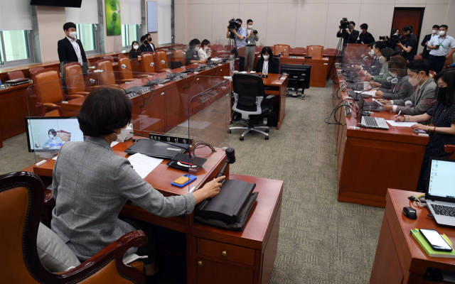 여가위, 민주당만 참석…與 “국회법 무시” vs 野 “현안 시급”