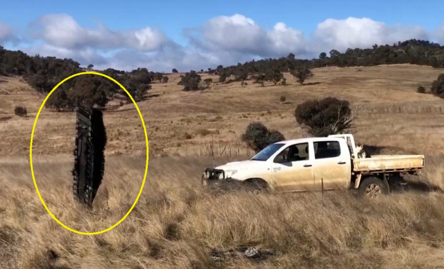 호주 뉴사우스웨일스주 달게티에 위치한 양떼목장에서 미국 우주탐사기업 스페이스X의 '크루 드래건' 잔해로 추정되는 괴물체가 떨어졌다. 유튜브 캡처