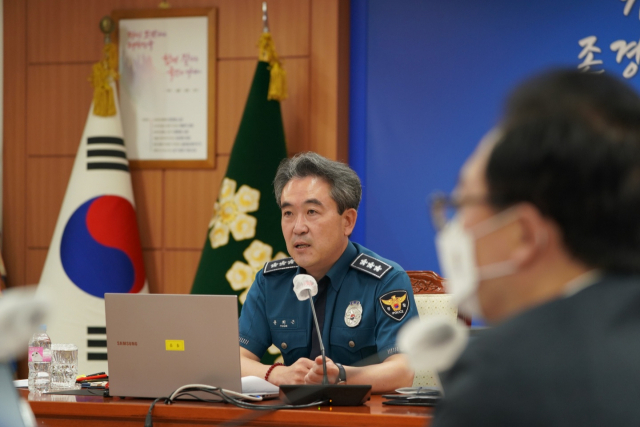 윤희근 경찰청장 후보자가 지난달 18일 서대문구 미근동 경찰청에서 전국 경찰 화상회의를 소집해 행정안전부 경찰국 신설 등에 대한 후속 조치를 논의하고 있다. 사진=경찰청 제공