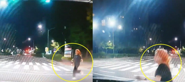 지난달 17일 한 여성이 창원시 의창구의 한 도로를 달리던 택시 앞으로 뛰어들었다. 온라인 커뮤니티 캡처