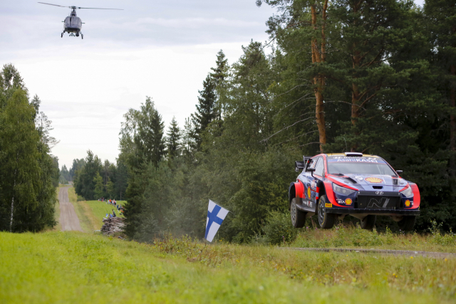 2022 WRC 8번째 라운드 핀란드 랠리에서 현대자동차 ‘i20 N Rally1 하이브리드’ 경주차가 주행하고 있다. 사진 제공=현대차