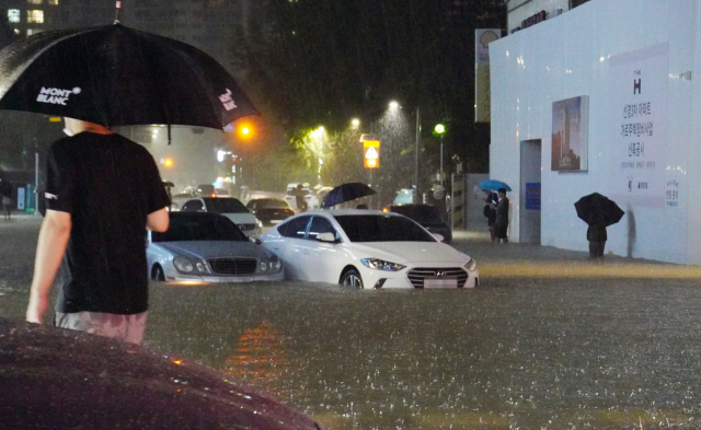 수도권 폭우에 공공기관 출근시간 오전 11시 이후로 조정