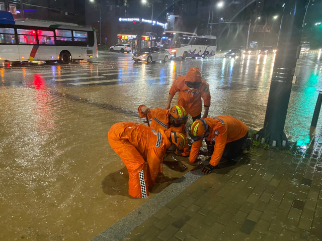 폭우에 사망 12명·실종 7명…6000명 대피