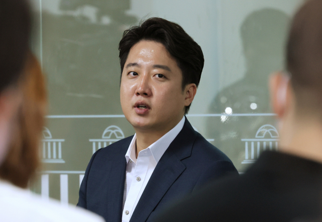 이준석 '윤핵관이 위기 초래…정당·국가 운영능력 없어'