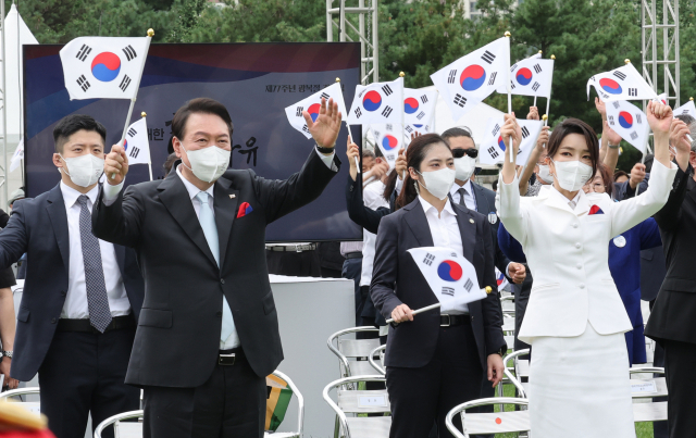 용산 잔디마당서 열린 광복절 경축식…尹대통령 부부 만세삼창