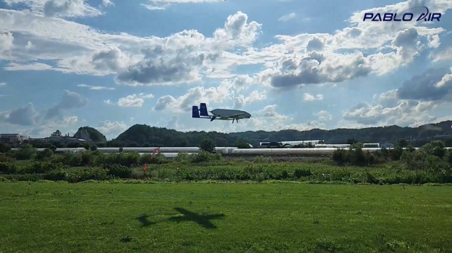 파블로항공이 자체 개발하고 있는 수직이착륙기(eVTOL)가 시험 비행을 하는 모습.사진제공=파블로항공