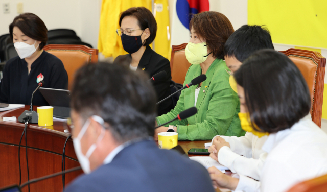 이은주 정의당 비상대책위원장이 16일 국회에서 열린 의원총회에서 발언하고 있다. / 연합뉴스