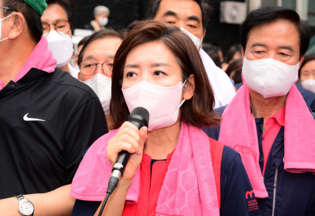 11일 수해 복구 자원봉사를 위해 오전 서울 동작구 사당동을 찾은 나경원 국민의힘 전 의원이 발언하고 있다. 권욱 기자