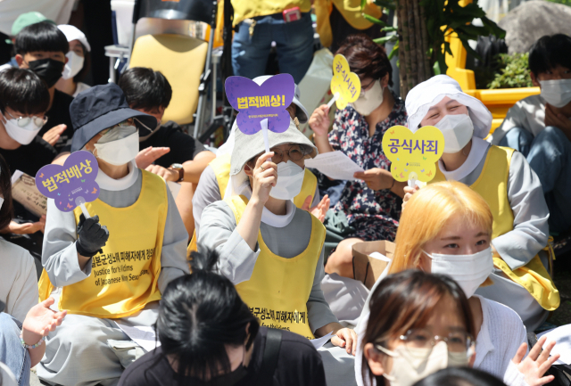 광복절 후 첫 수요시위, '한국 정부 굴욕외교로 일관'