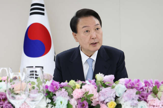 국회의장단 만난 尹 '전략산업 법안처리 도와달라'