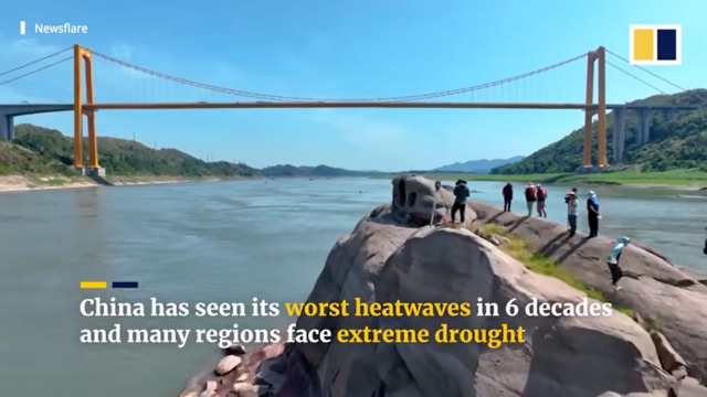 60년만의 최악 가뭄에…장강 속 150년 잠든 불상 찾았다 [영상]
