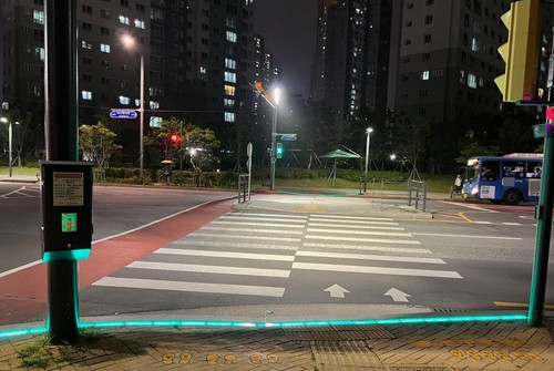 청라국제도시 내 청람초등학교 앞 스마트 횡단보도 . 사진제공=인천경제자유구역청