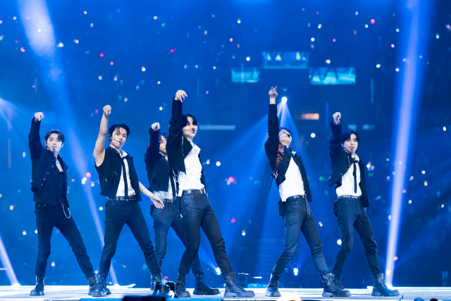 20일(현지시간) 미국 로스앤젤레스 크립토닷컴 아레나에서 열린 케이콘 2022 LA에서 엔하이픈이 BTS의 퍼미션 투 댄스 커버 무대를 선보였다. 사진 제공=CJ ENM
