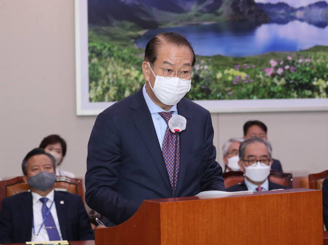 권영세 통일부 장관이 19일 오전 국회에서 열린 외교통일위원회 전체회의에서 인사말을 하고 있다./연합뉴스