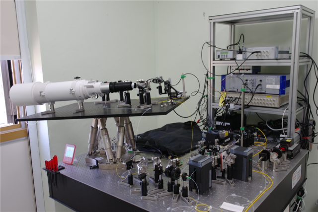 국방과학연구소(ADD)가 250m 양자 송수신 실험을 준비하고 있다. 사진제공=국방과학연구소