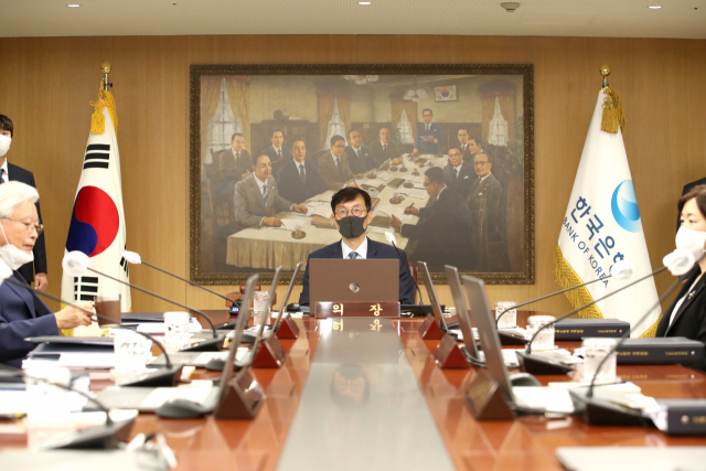 이창용 한국은행 총재가 25일 오전 서울 중구 한국은행에서 열린 금융통화위원회 본회의에서 회의를 주재하고 있다. 사진제공=한은