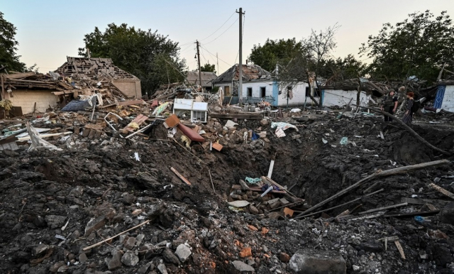 러시아 로켓 공격으로 파괴된 우크라이나 채플린 마을. 로이터연합뉴스