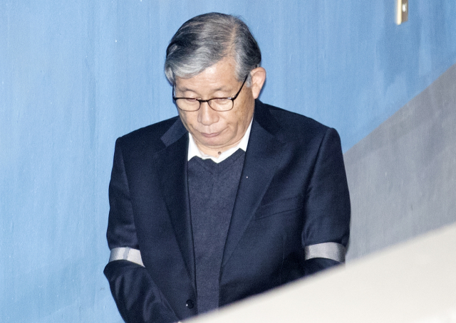 '댓글공작' 前기무사령관 파기환송심서 징역 3년…법정구속