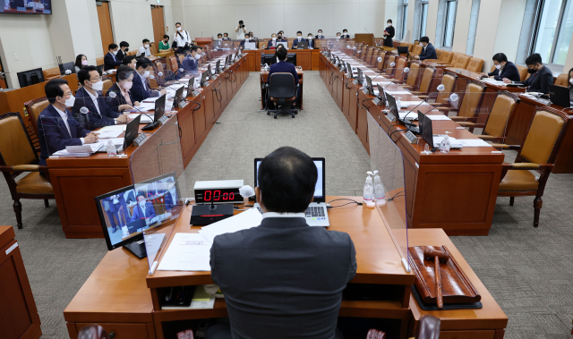 24일 열린 국회 기획재정위원회 전체회의에서 류성걸 국민의힘 간사가 의사 진행 발언을 하고 있다. 권욱 기자