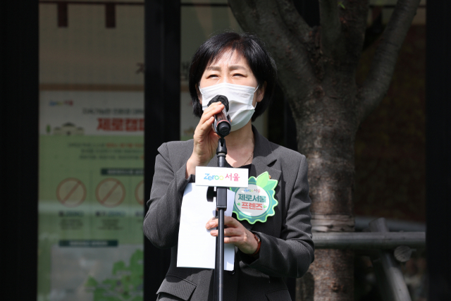한화진 환경부 장관이 24일 오전 서울시청 광장에서 열린 제로서울 프렌즈 출범식에서 축사를 하고 있다. 연합뉴스