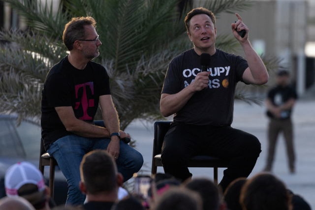 SpaceX Chief Engineer Elon Musk gestures during a joint news conference with T-Mobile CEO Mike Sievert at the SpaceX Starbase, in Brownsville, Texas, U.S., August 25, 2022. REUTERS/Adrees Latif