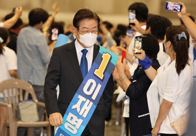 27일 오후 경기도 고양시 킨텍스에서 열린 더불어민주당 당 대표 및 최고위원 후보자 서울 합동연설회에 이재명 당대표 후보가 참석하고 있다. / 연합뉴스