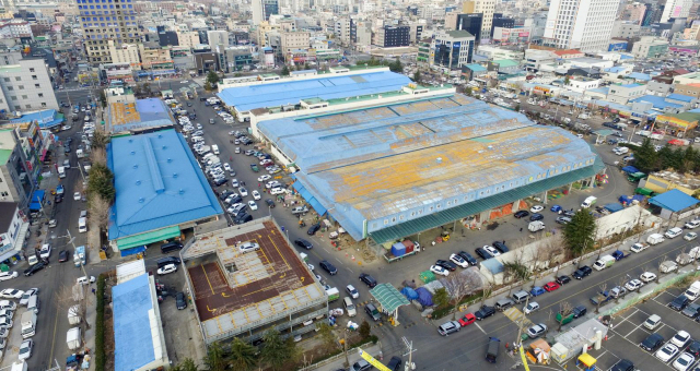 울산의 도심 한복판 남구 삼산동에 위치한 농수산물도매시장 전경. 사진 제공=울산시