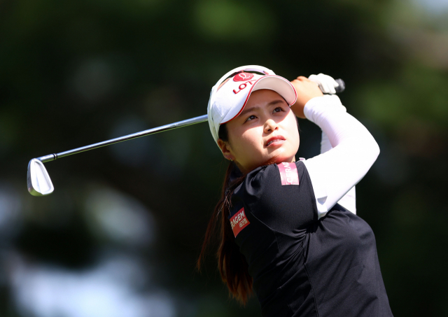 최종 라운드 13번 홀에서 아이언 샷 하는 최혜진. AFP연합뉴스