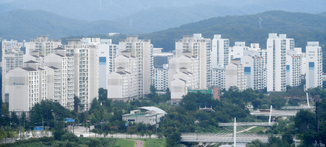 재건축 연한이 도래한 경기도 성남시 분당구 아파트 전경. /권욱 기자