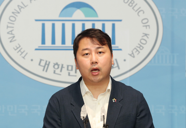 이준석 전 대표 비판 성명 발표하는 장예찬 청년재단 이사장. 연합뉴스