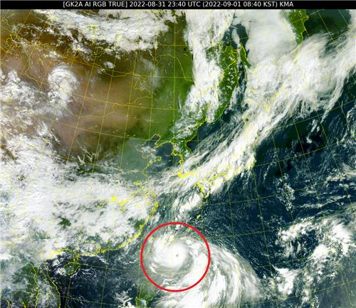 1일 오전 8시 40분 천리안위성 2A호에 포착된 제11호 태풍 힌남노. 사진제공=국가기상위성센터