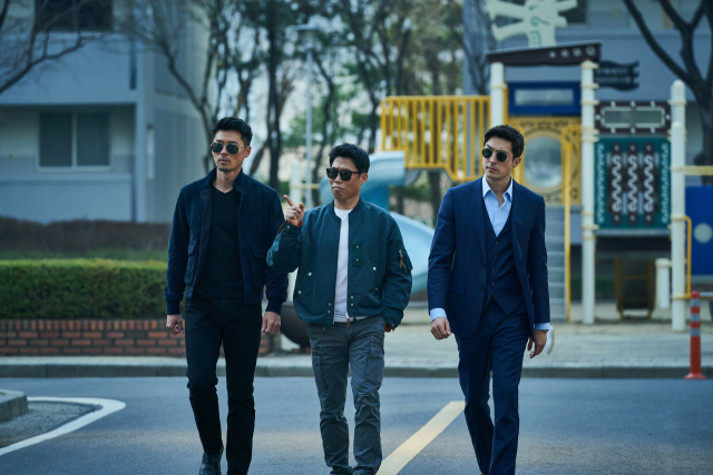 한국·미국·북한 출신 세 형사의 공조 수사를 그린 코미디 액션 영화 ‘공조2: 인터내셔날’이 7일 개봉해 추석 연휴 흥행을 노린다. 사진 제공=CJ ENM