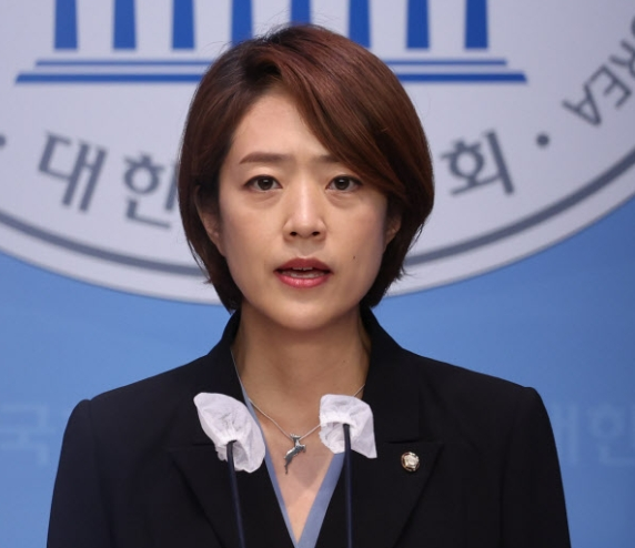 고민정, '정경심 형집행정지' 거듭 촉구…'최소한의 인권 존중을'